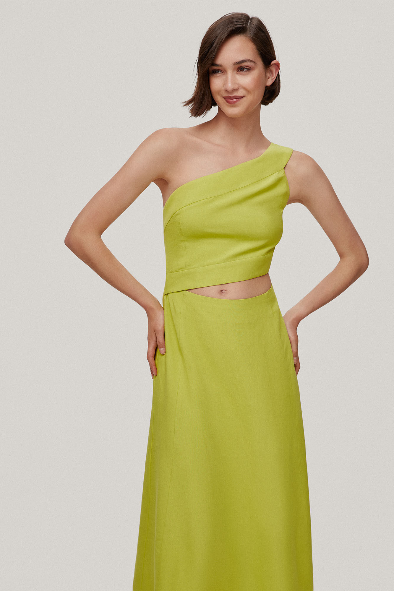 TFP by Tamara Falc&oacute; CELINA. VESTIDO ASIMETRICO CUT OUT