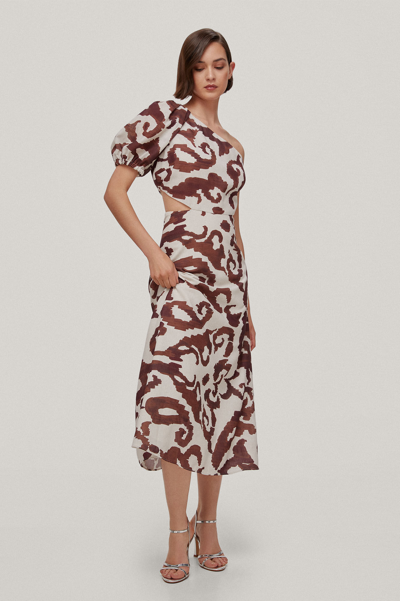 TFP by Tamara Falc&oacute; CASILDA. Vestido asimetrico cut out.