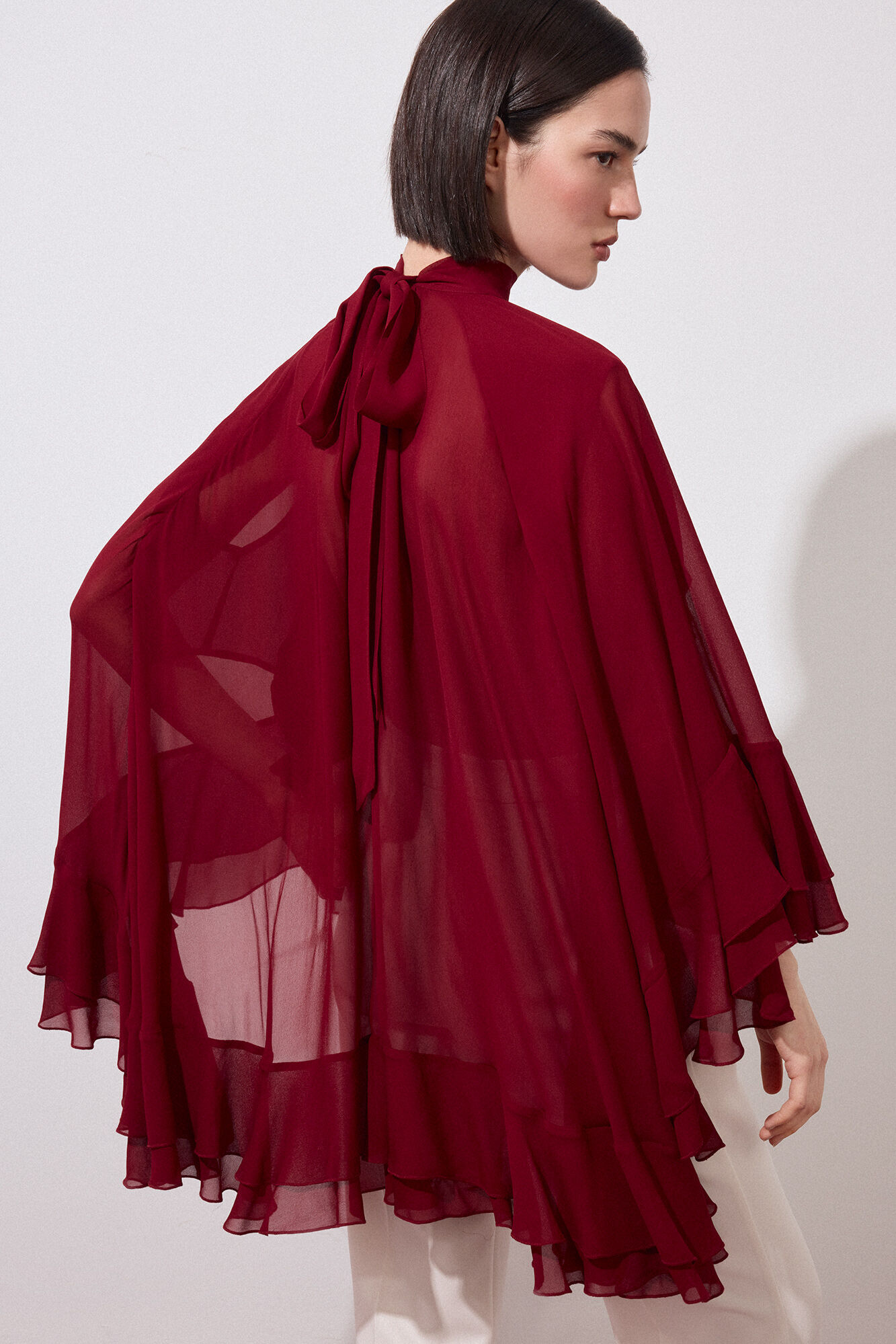 Pedro del Hierro Capa com folhos lisa