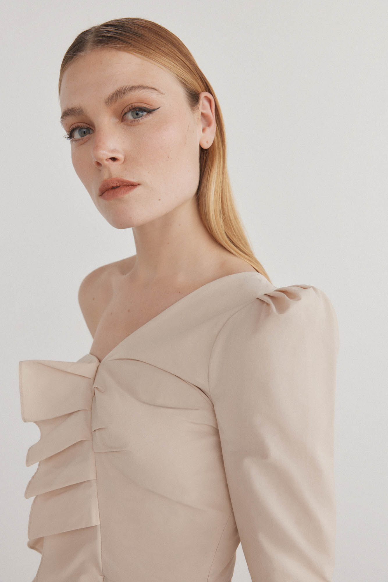 Pedro del Hierro Top asim&eacute;trico volantes