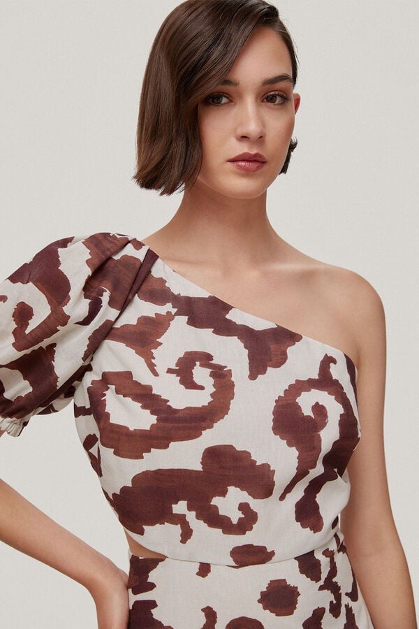 TFP by Tamara Falc&oacute; CASILDA. Vestido asimetrico cut out. Marr&oacute;n