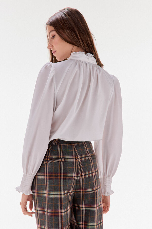 TFP by Tamara Falc&oacute; Blusa lisa com la&ccedil;o Ecru
