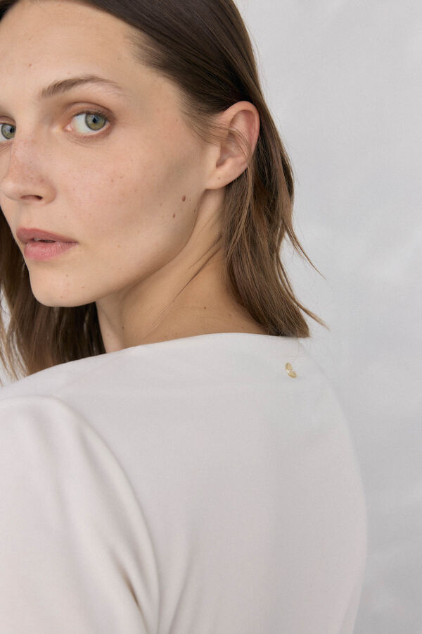 Pedro del Hierro Camisa drapeada com broche Beige