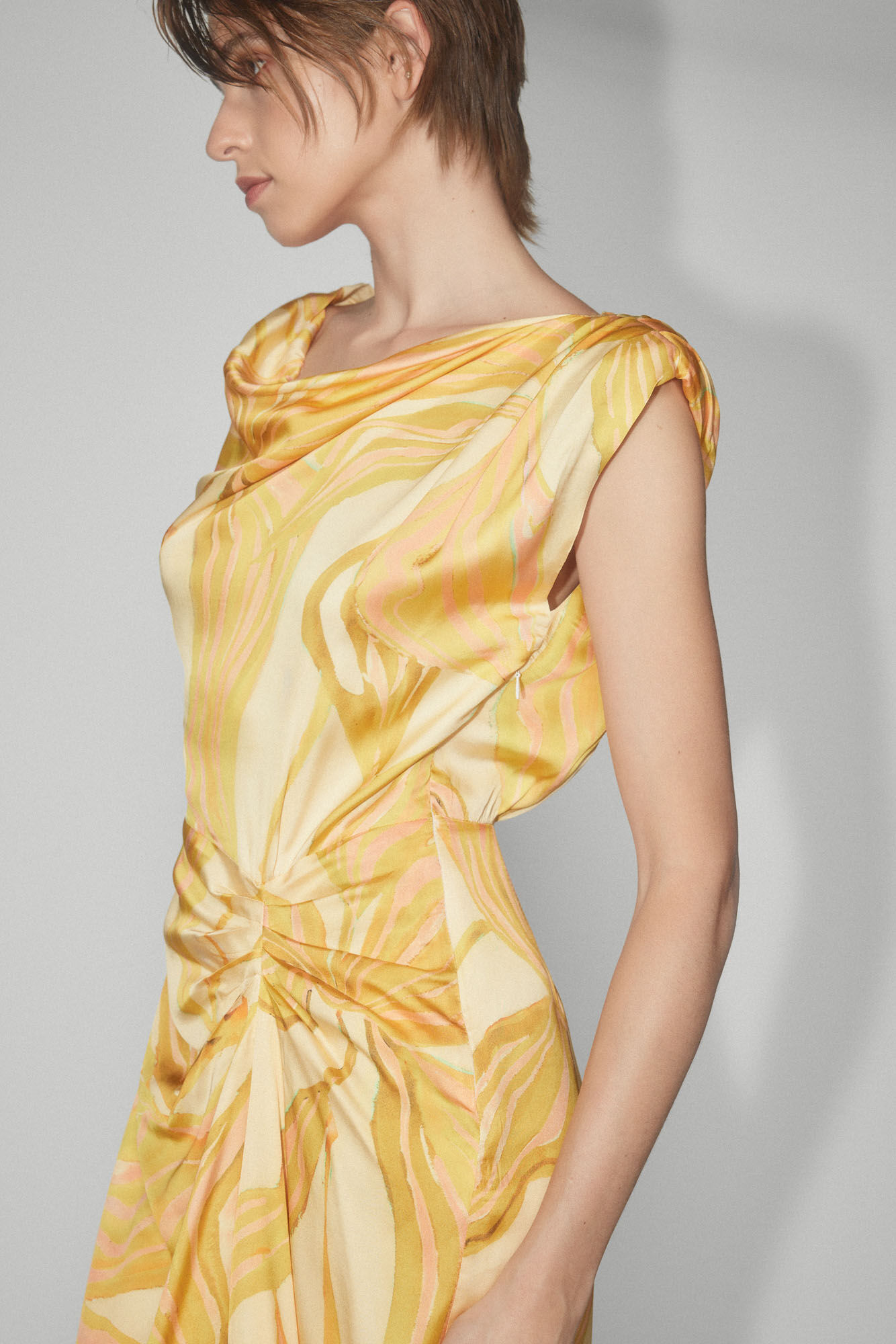 TFP by Tamara Falc&oacute; Vestido asim&eacute;trico flores