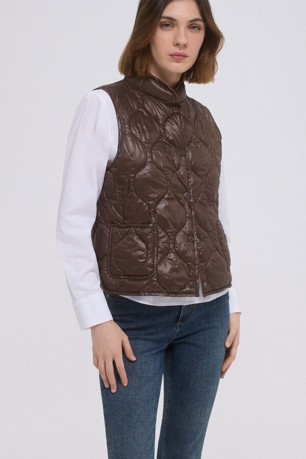 Pedro del Hierro Chaleco acolchado cuello Marr&oacute;n