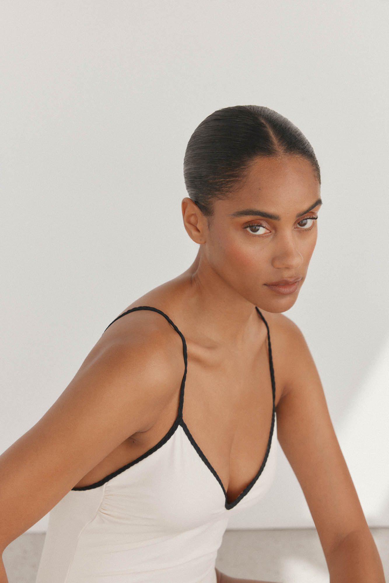 Pedro del Hierro Mai&ocirc; decote triangular contrastante