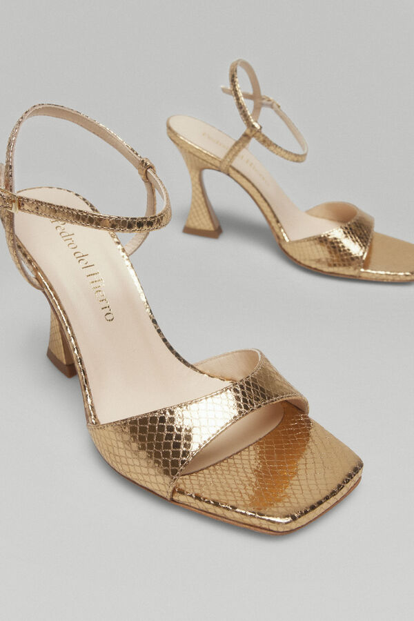 Pedro del Hierro Sandalia tac&oacute;n dorada Amarillo