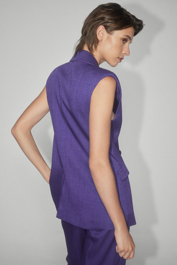 TFP by Tamara Falc&oacute; Colete de fato em tecido jacquard. P&uacute;rpura