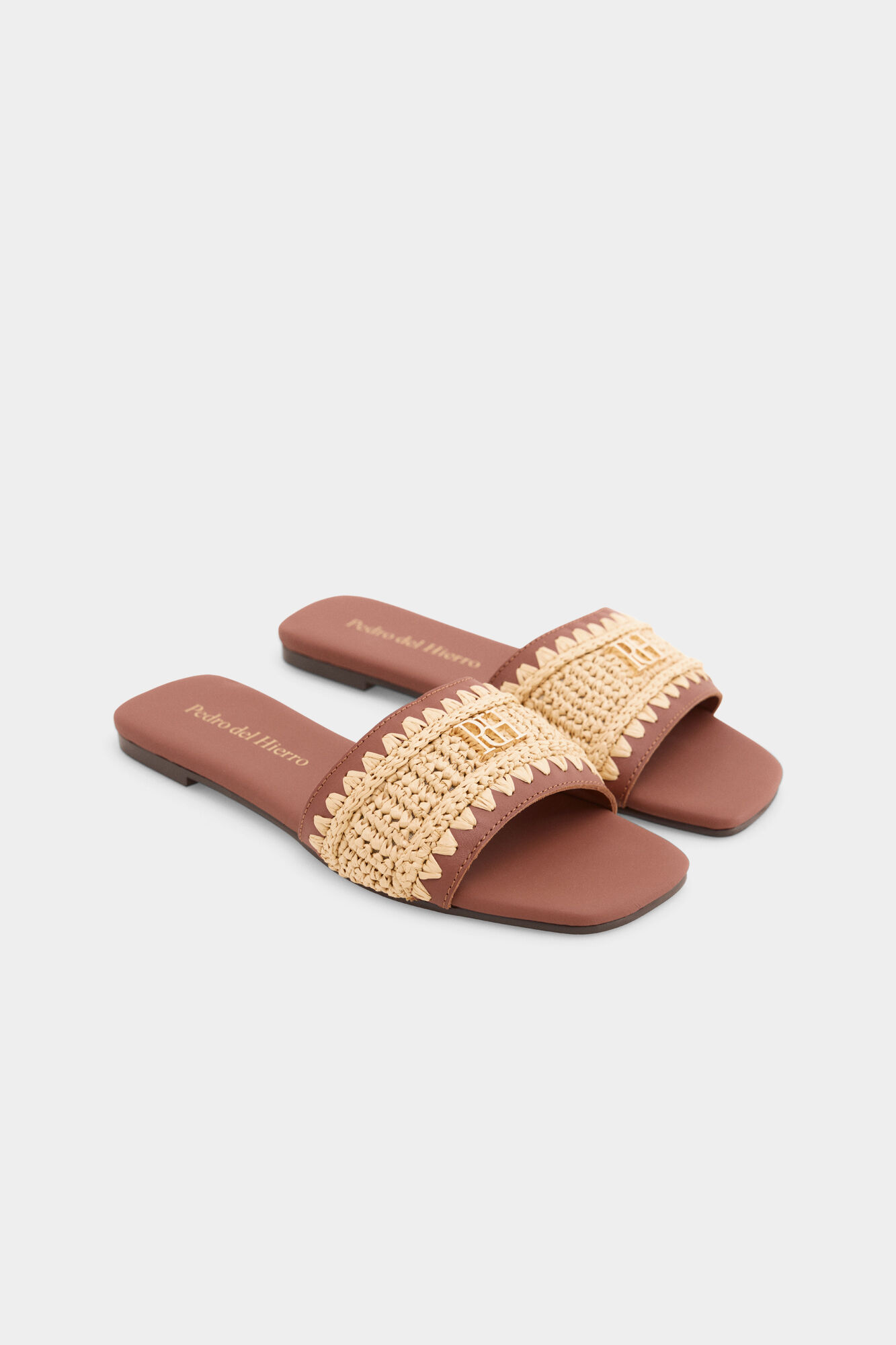 Pedro del Hierro Sandalia plana logo