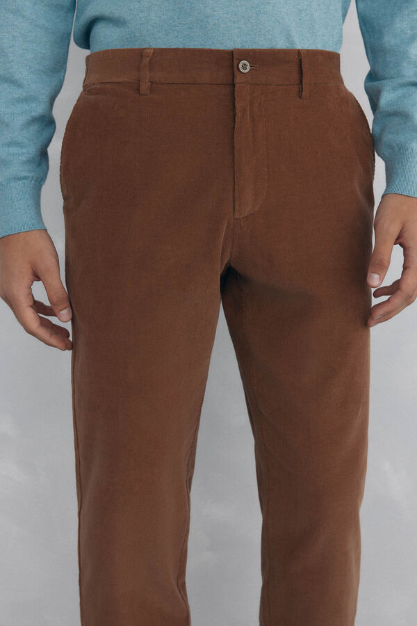 Pedro del Hierro Cal&ccedil;a cal&ccedil;as chino de veludo veludo leve e regular fit Marrom