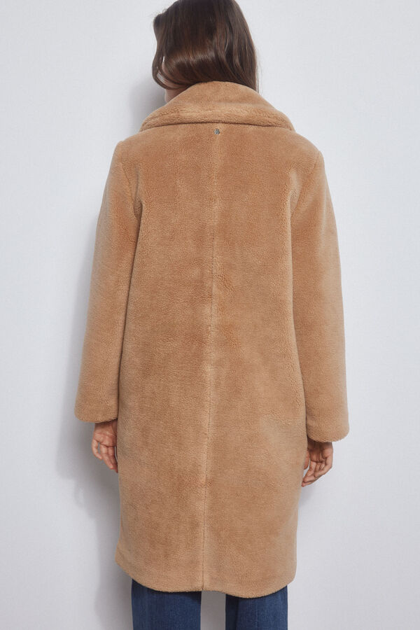 Pedro del Hierro Abrigo efecto pelo. Beige