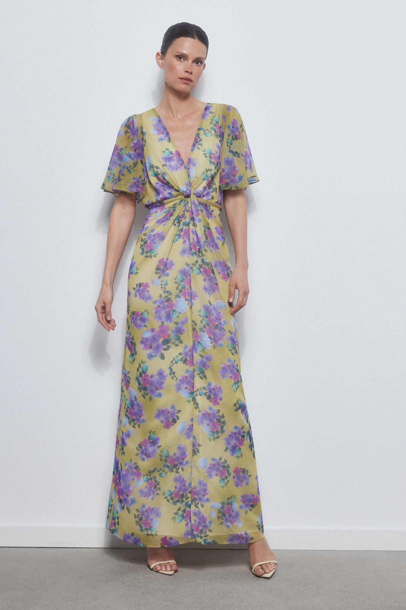 TFP by Tamara Falc&oacute; Vestido estampado con nudo en escote.