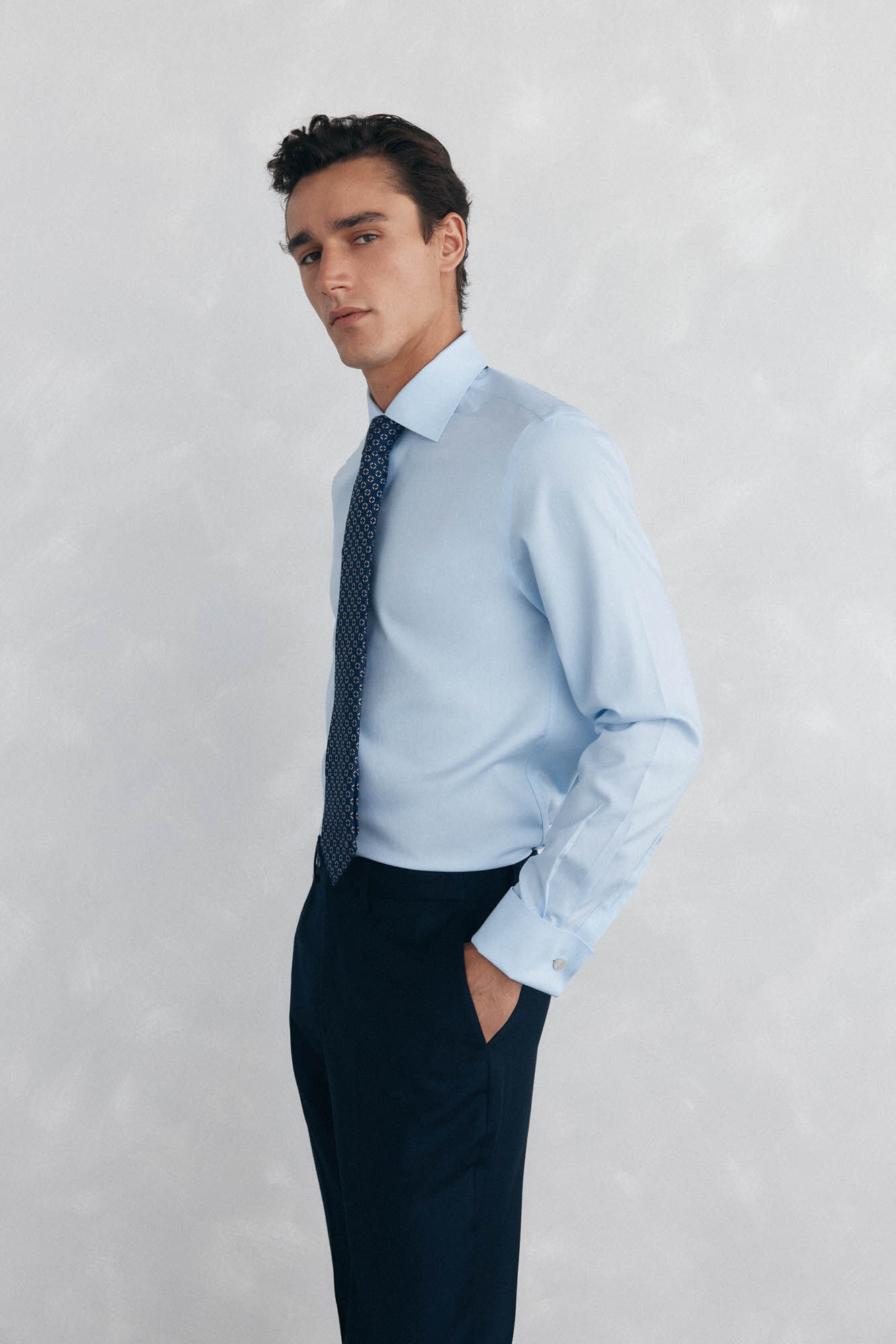 Pedro del Hierro Camisa com abotoaduras, n&atilde;o passa a ferro e &eacute; resistente a manchas