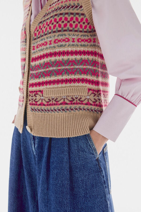 TFP by Tamara Falc&oacute; Chaleco jacquard geom&eacute;trico Beige