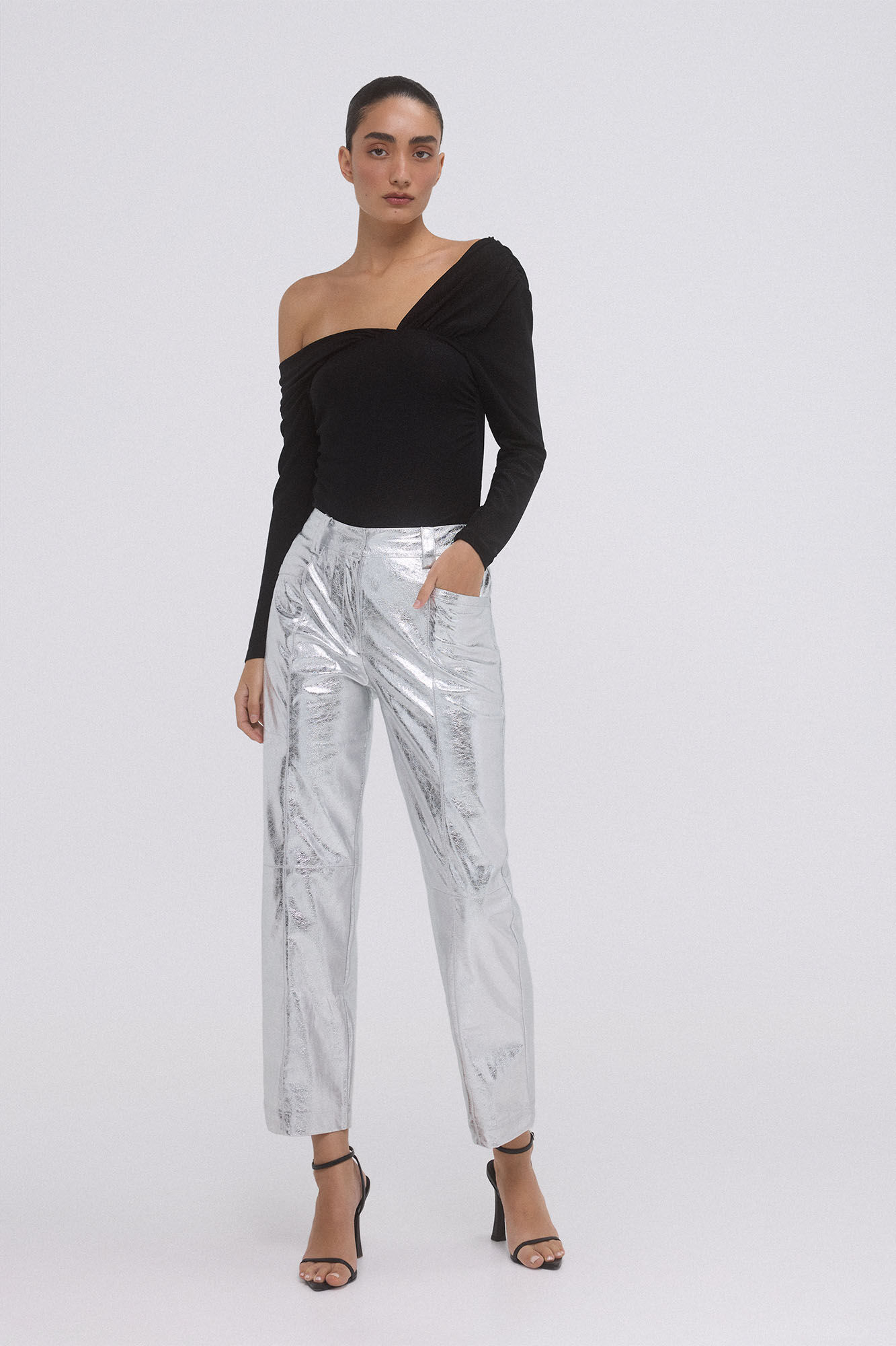 Pedro del Hierro Pantal&oacute;n PU metalizado cortes