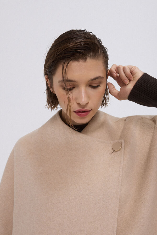 Pedro del Hierro Capa de bot&atilde;o Beige