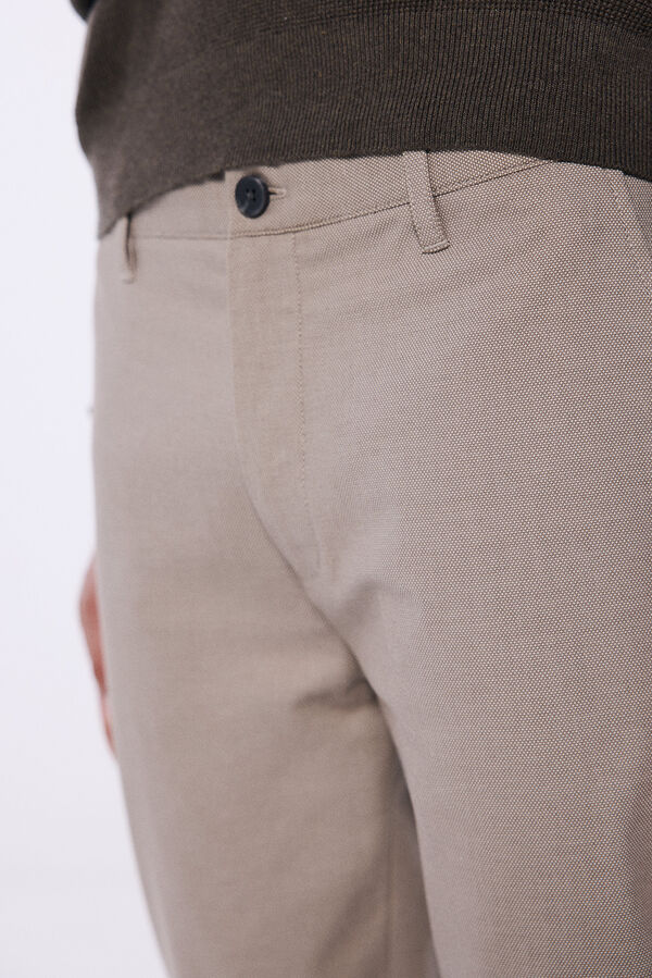 Springfield Pantal&oacute;n chino vestir comfort slim fit nude