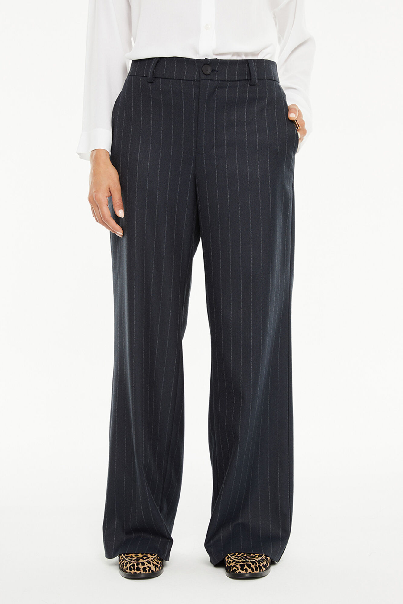 System Action Pantal&oacute;n raya diplom&aacute;tica