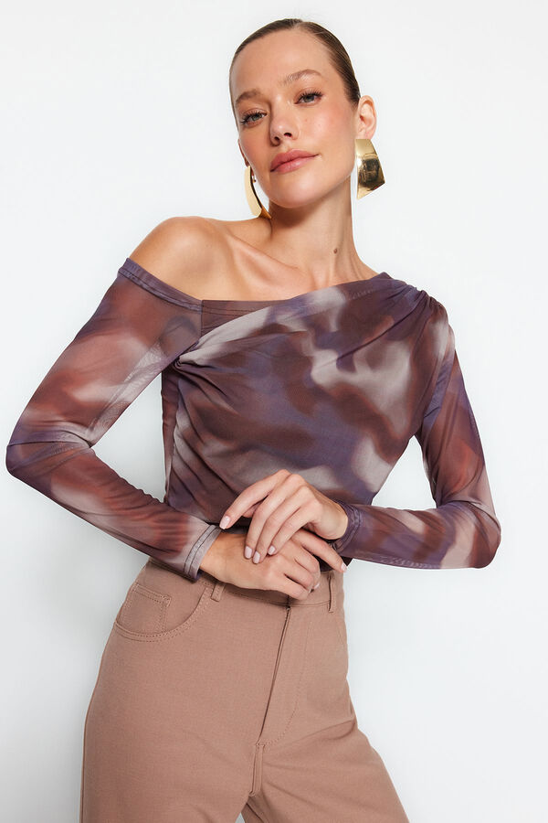 Trendyol Blusa con cuello asim&eacute;trico tostado