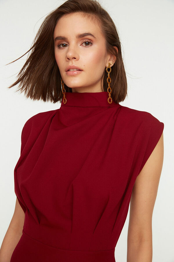 Trendyol Vestido tubo midi burdeos