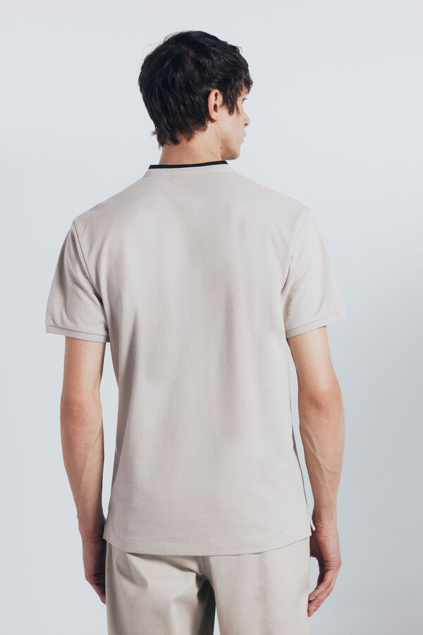 Springfield Polo piqu&eacute; cuello mao slim fit nude