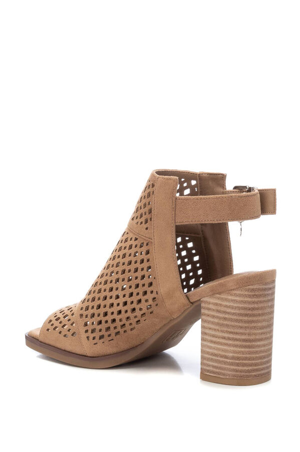 XTI Sandalia abotinada de mujer nude