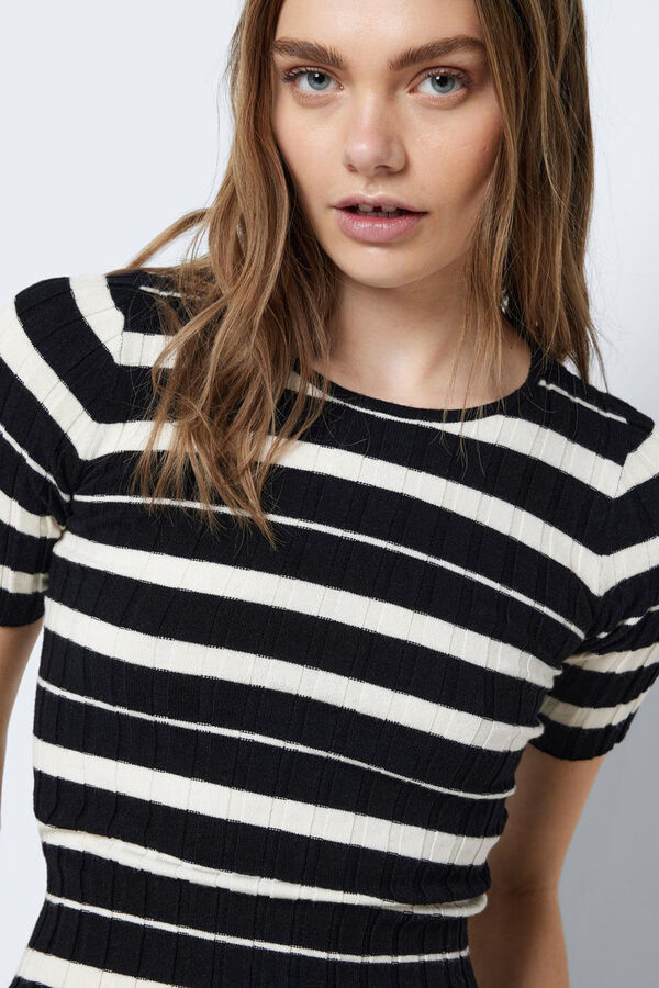 Noisy May Top de punto manga corta negro