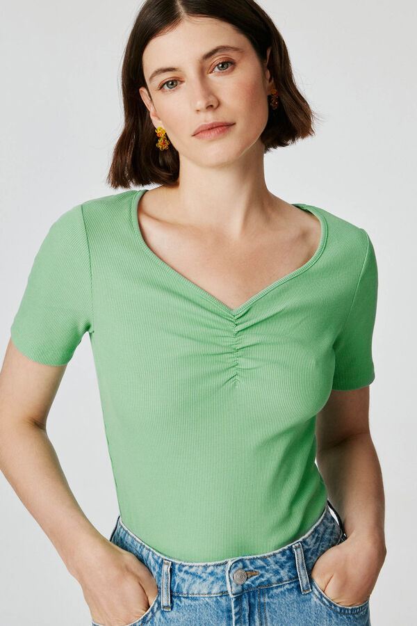 Pieces Top canal&eacute; manga corta y cuello en V verde