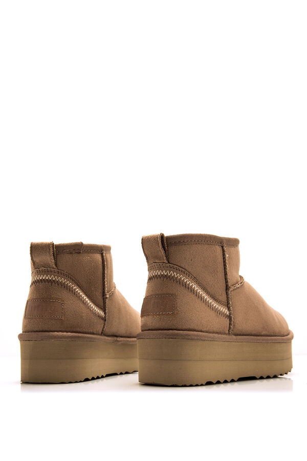 MTNG Bot&iacute;n apreski Nivia kaki