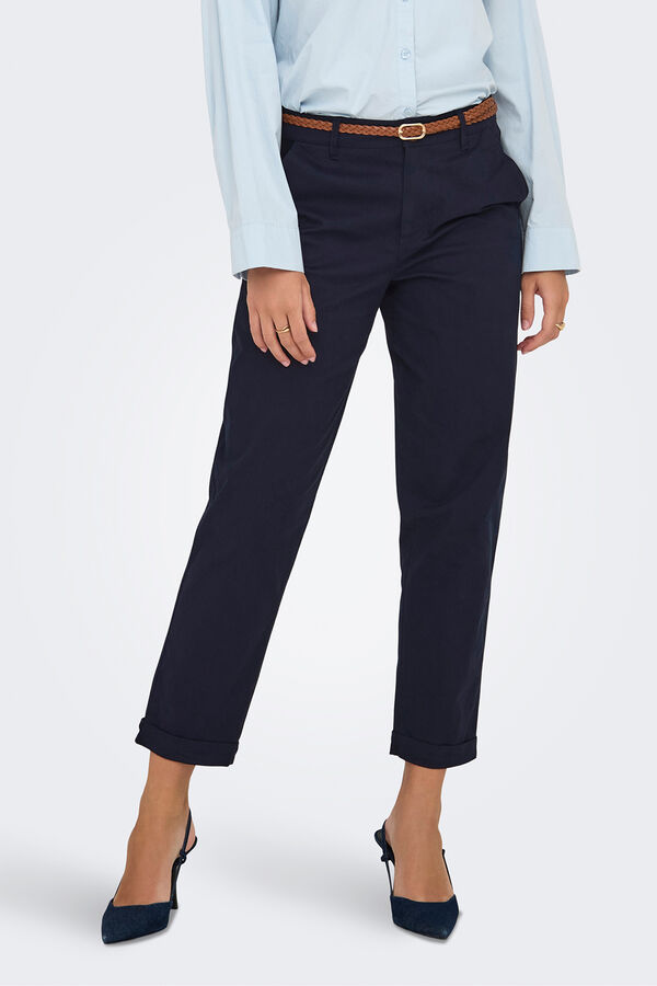 Only Pantal&oacute;n tipo chino con cintur&oacute;n azul