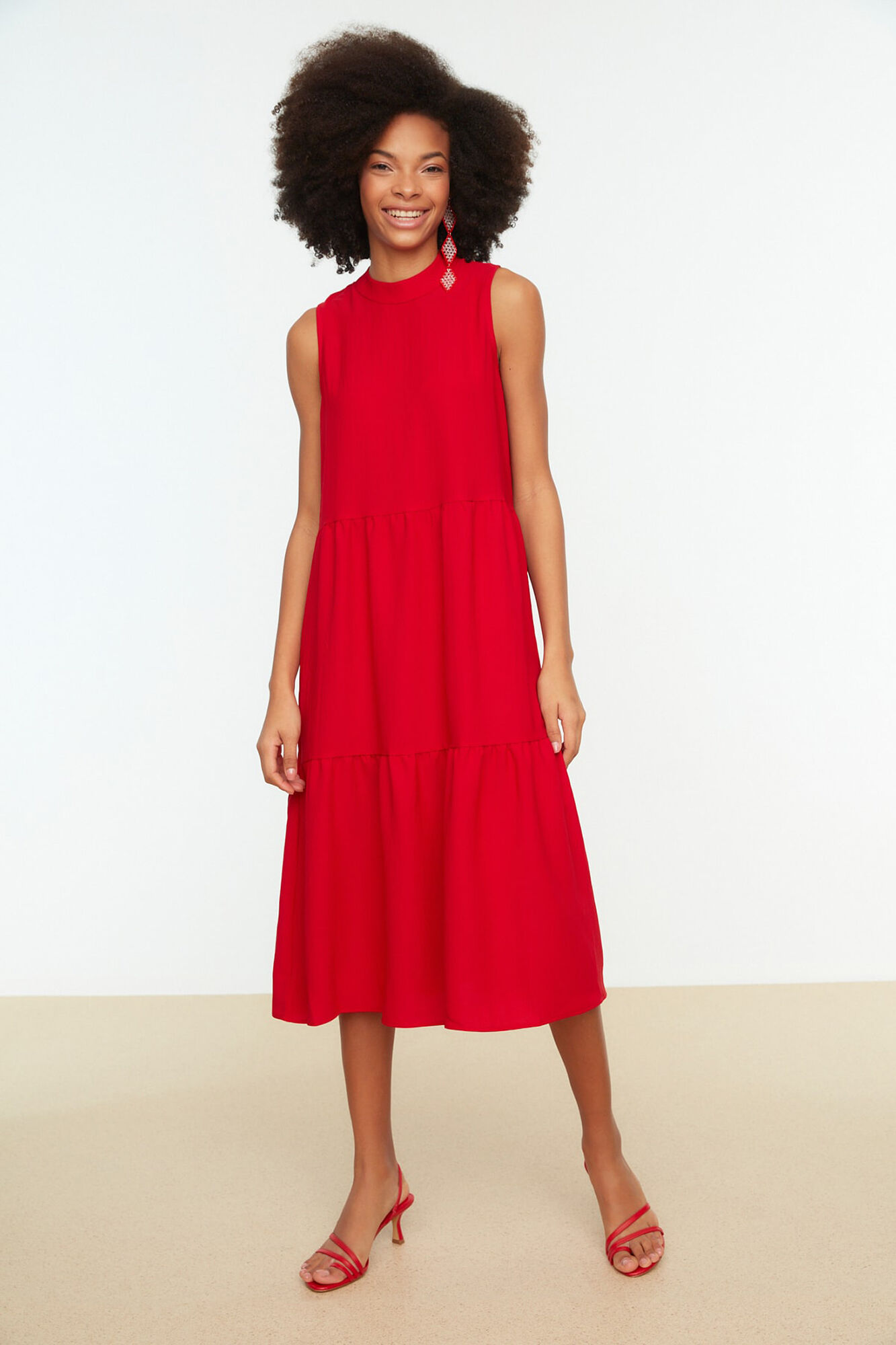 Trendyol Vestido midi reto sem mangas