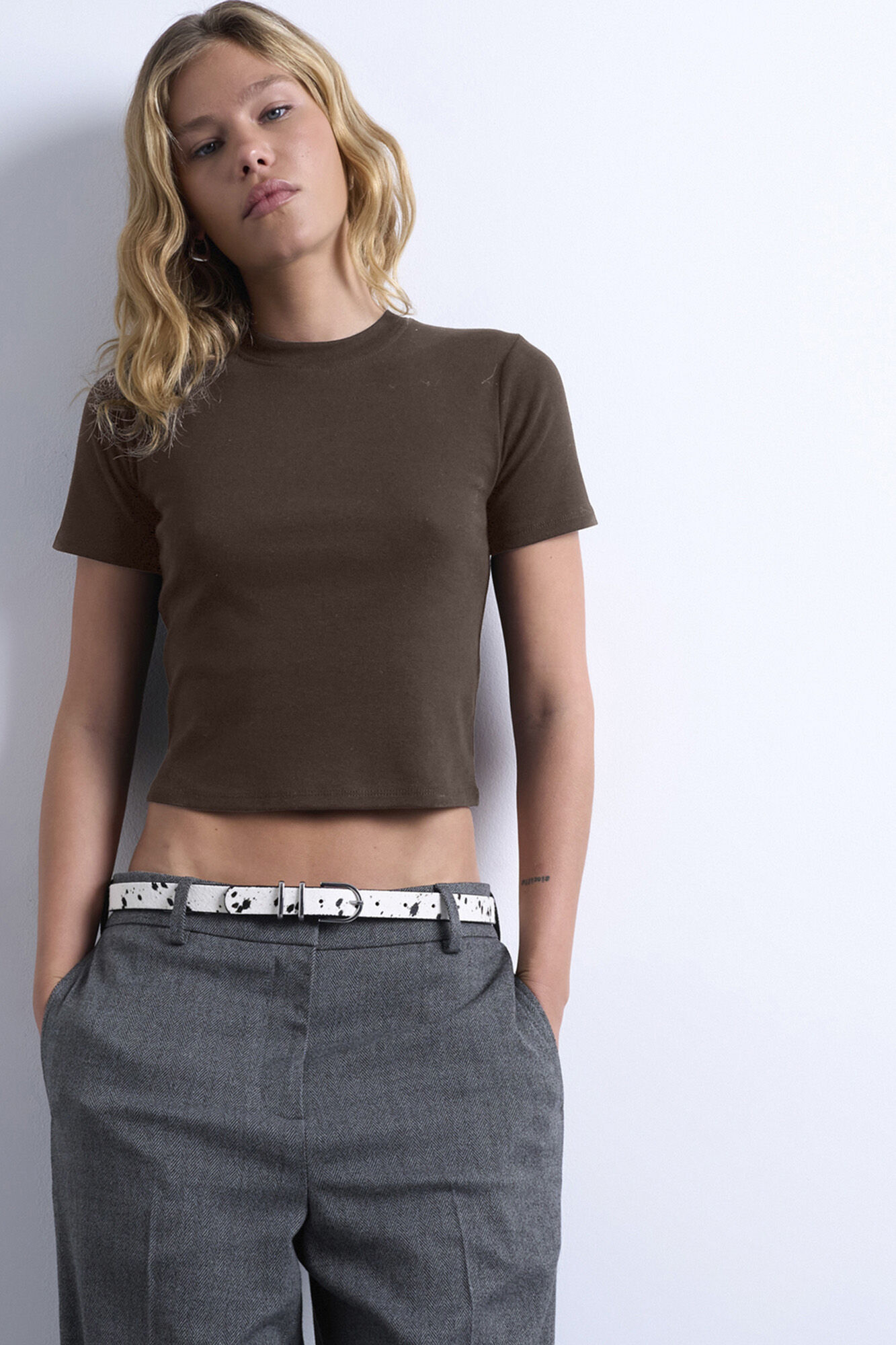 Topshop T-shirt b&aacute;sica cropped manga curta