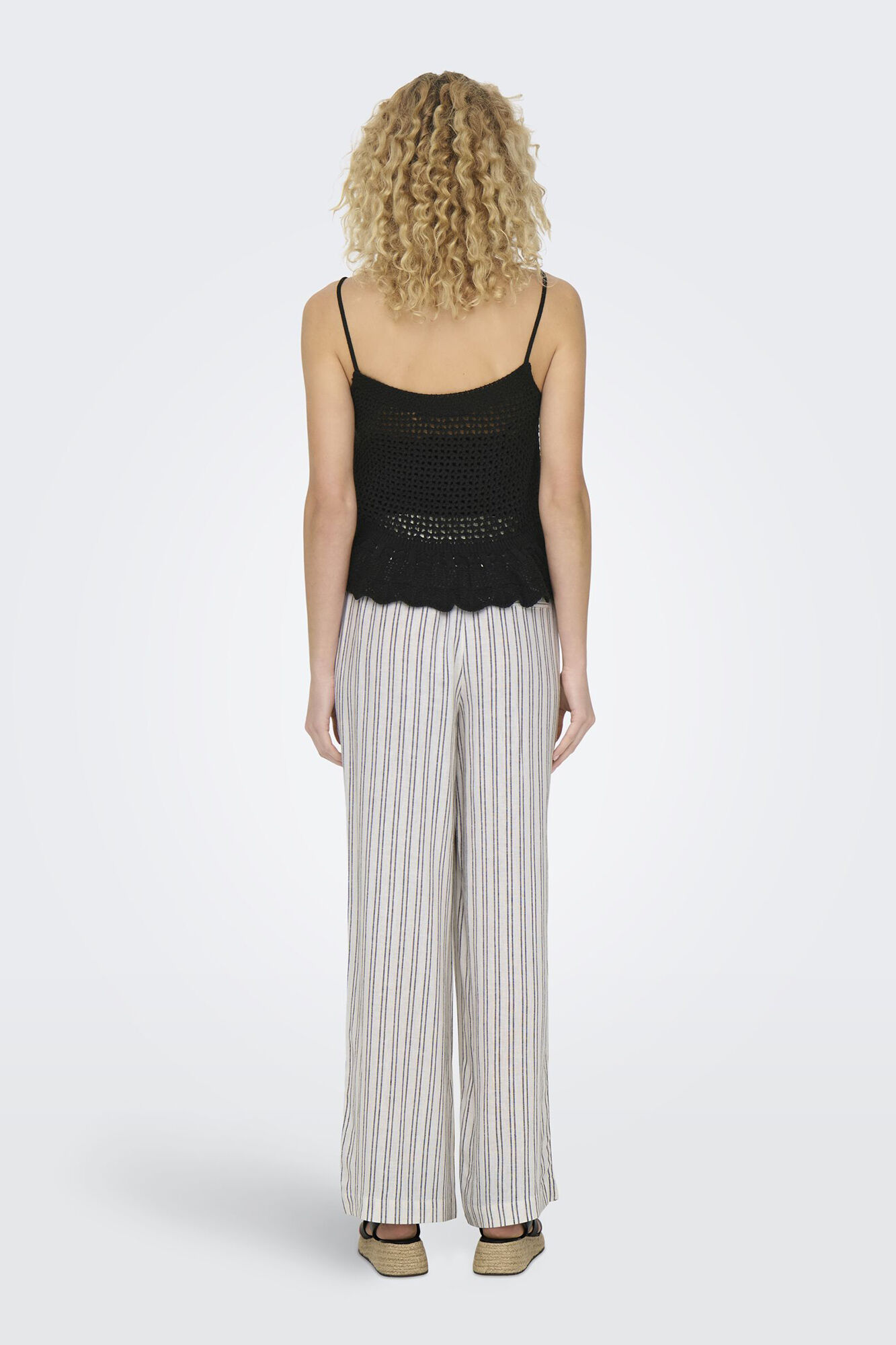 Only Camiseta tirantes crochet