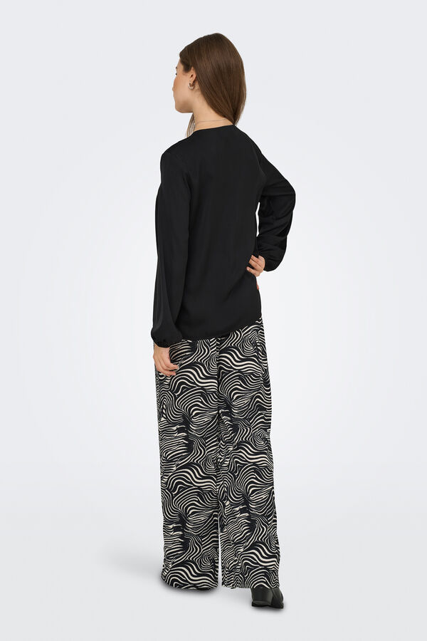 Only Blusa manga larga pu&ntilde;o el&aacute;stico negro