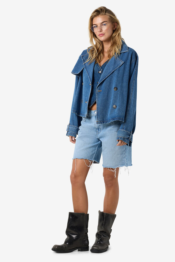 Noisy May Chaqueta vaquera tipo trench corta con botonadura frontal. azul