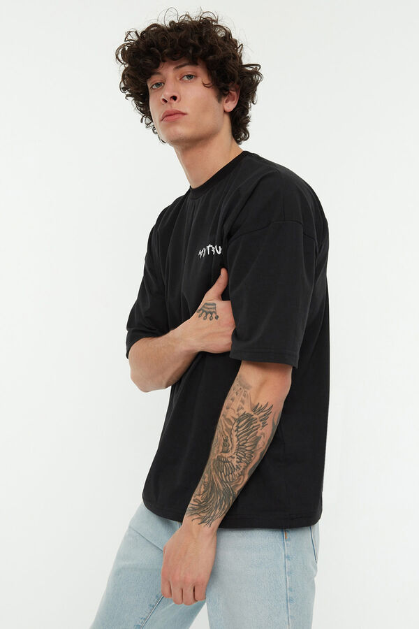 Trendyol Camiseta print trasero negro