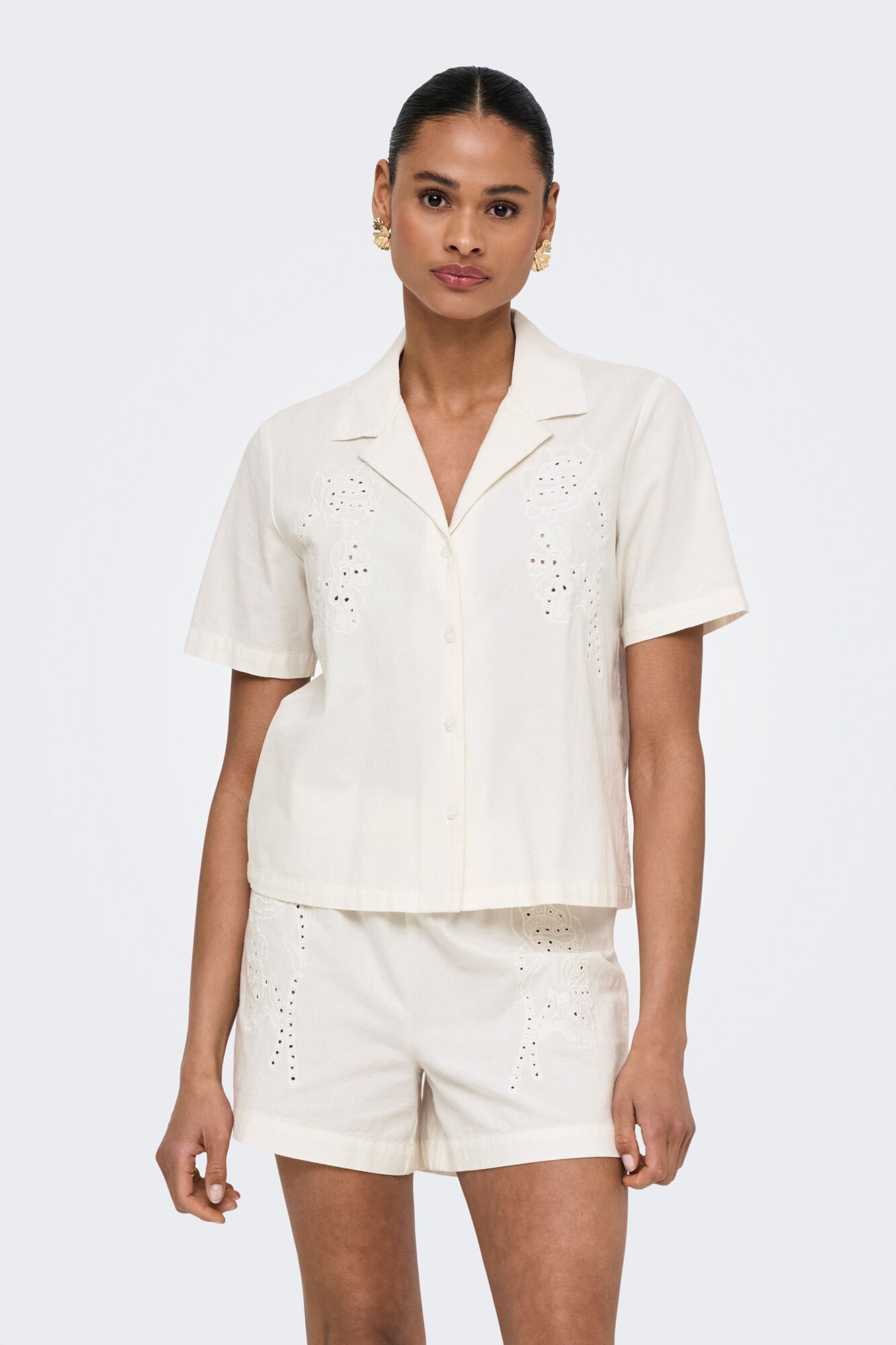 JDY Camisa manga corta bordada