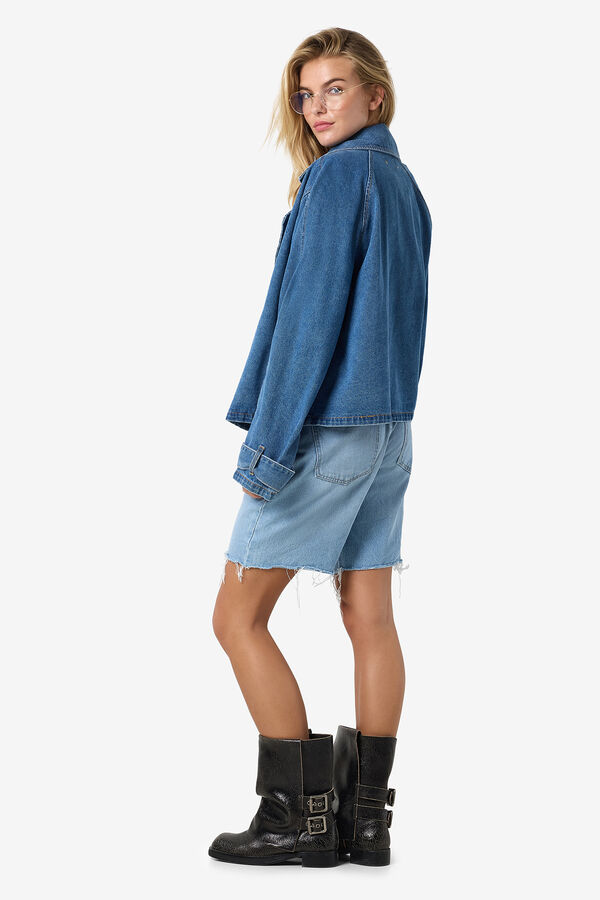 Noisy May Chaqueta vaquera tipo trench corta con botonadura frontal. azul