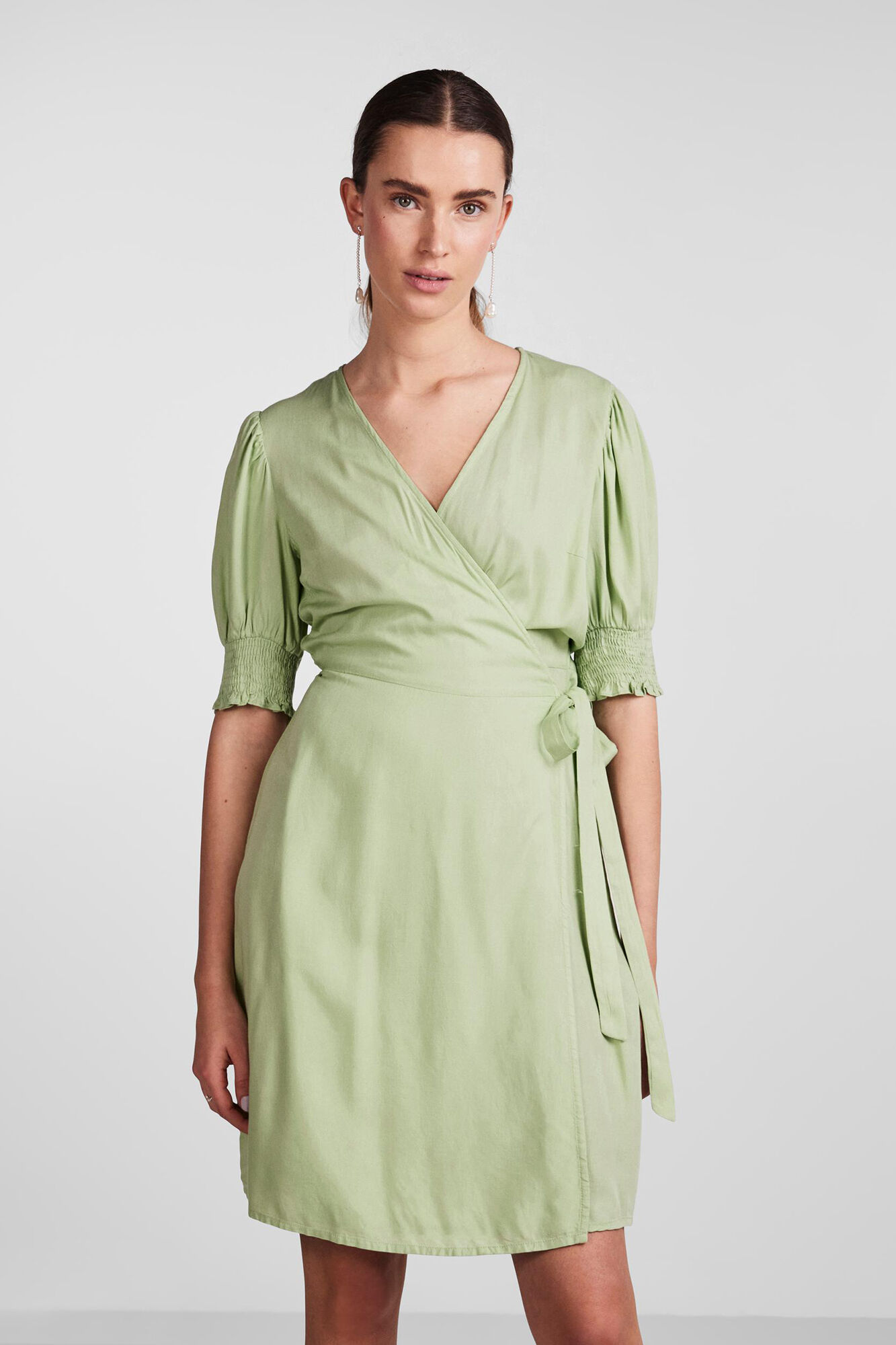 Pieces Vestido midi de manga corta.