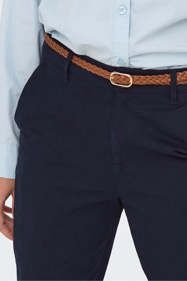 Only Pantal&oacute;n tipo chino con cintur&oacute;n azul