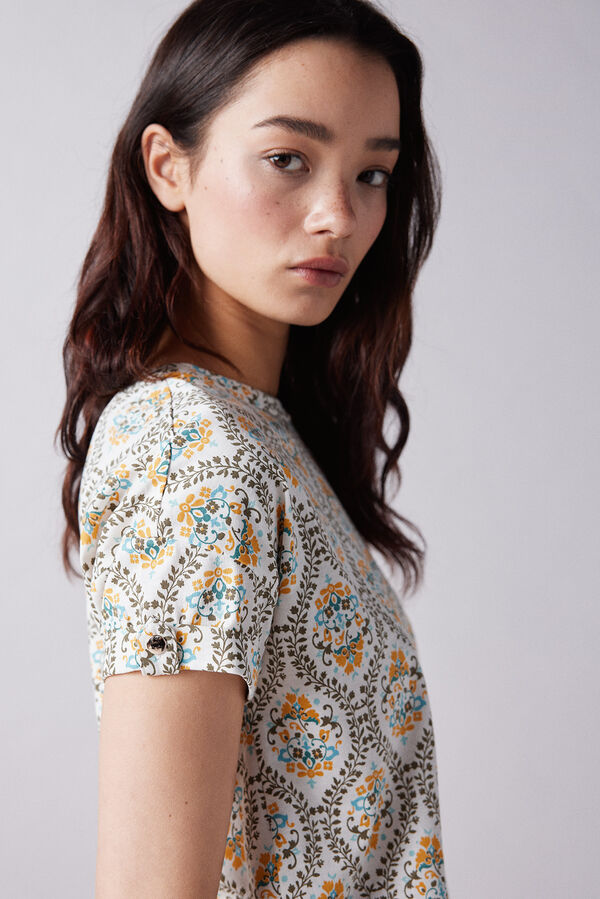 Springfield Camiseta Manga Vuelta Bot&oacute;n estampado