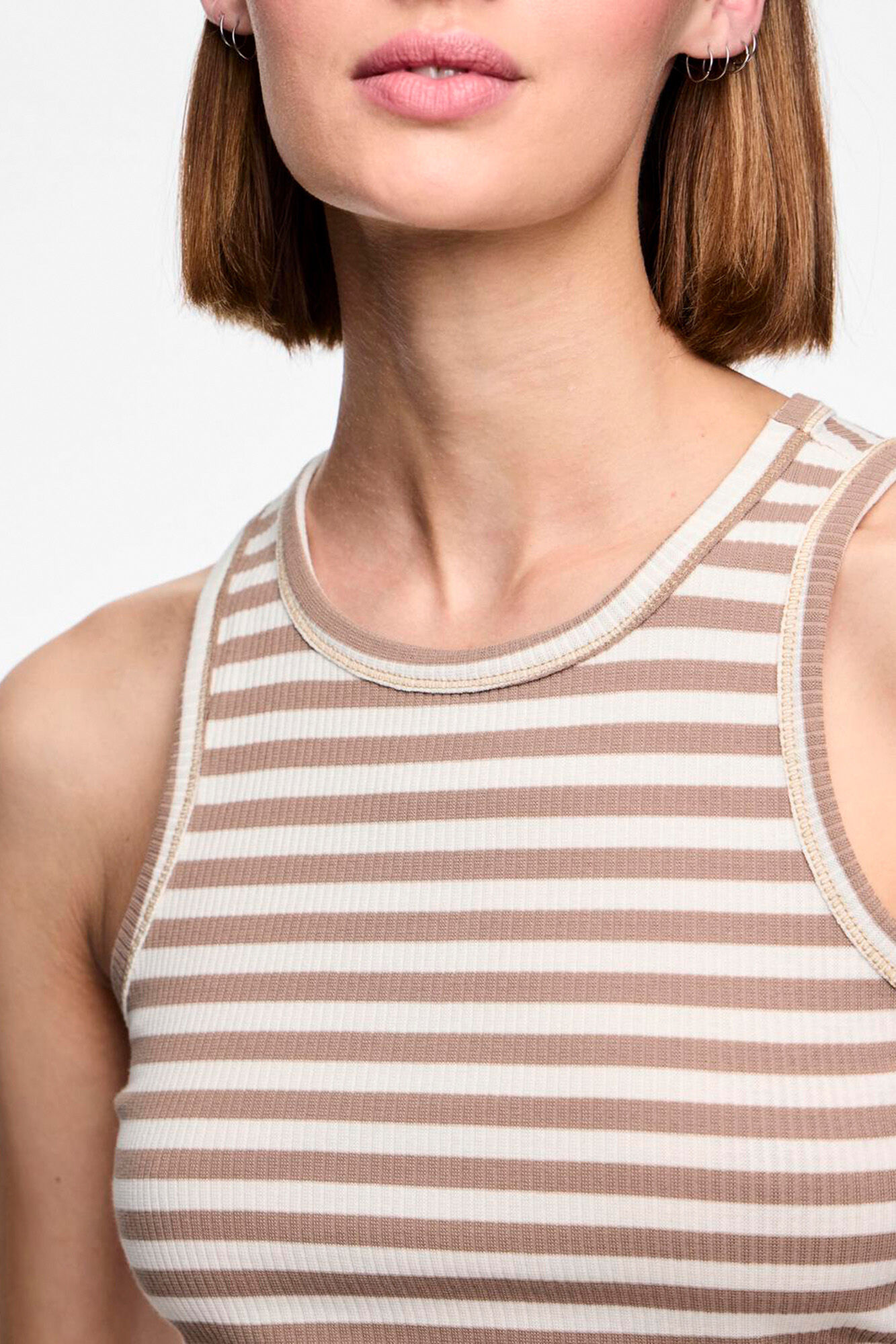 Pieces Camiseta b&aacute;sica de tirantes