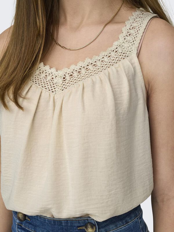 JDY Top cuello pico encaje blanco