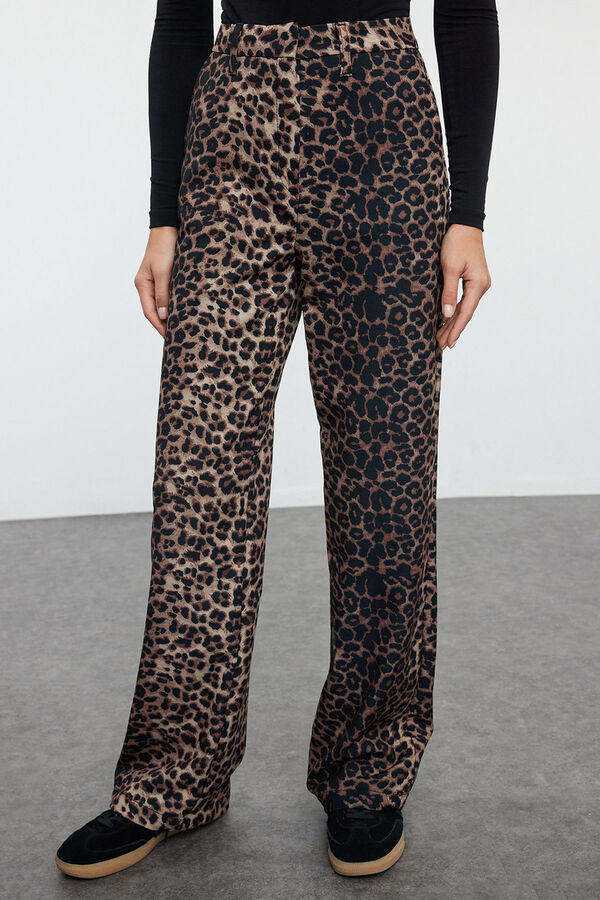 Trendyol Pantalones animal print tostado