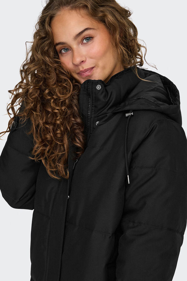 Only Sobretudo comprido com capuz preto