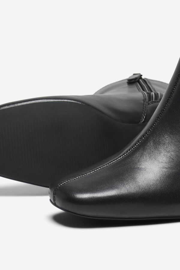 Only Botines de polipiel con tac&oacute;n cuadrado negro