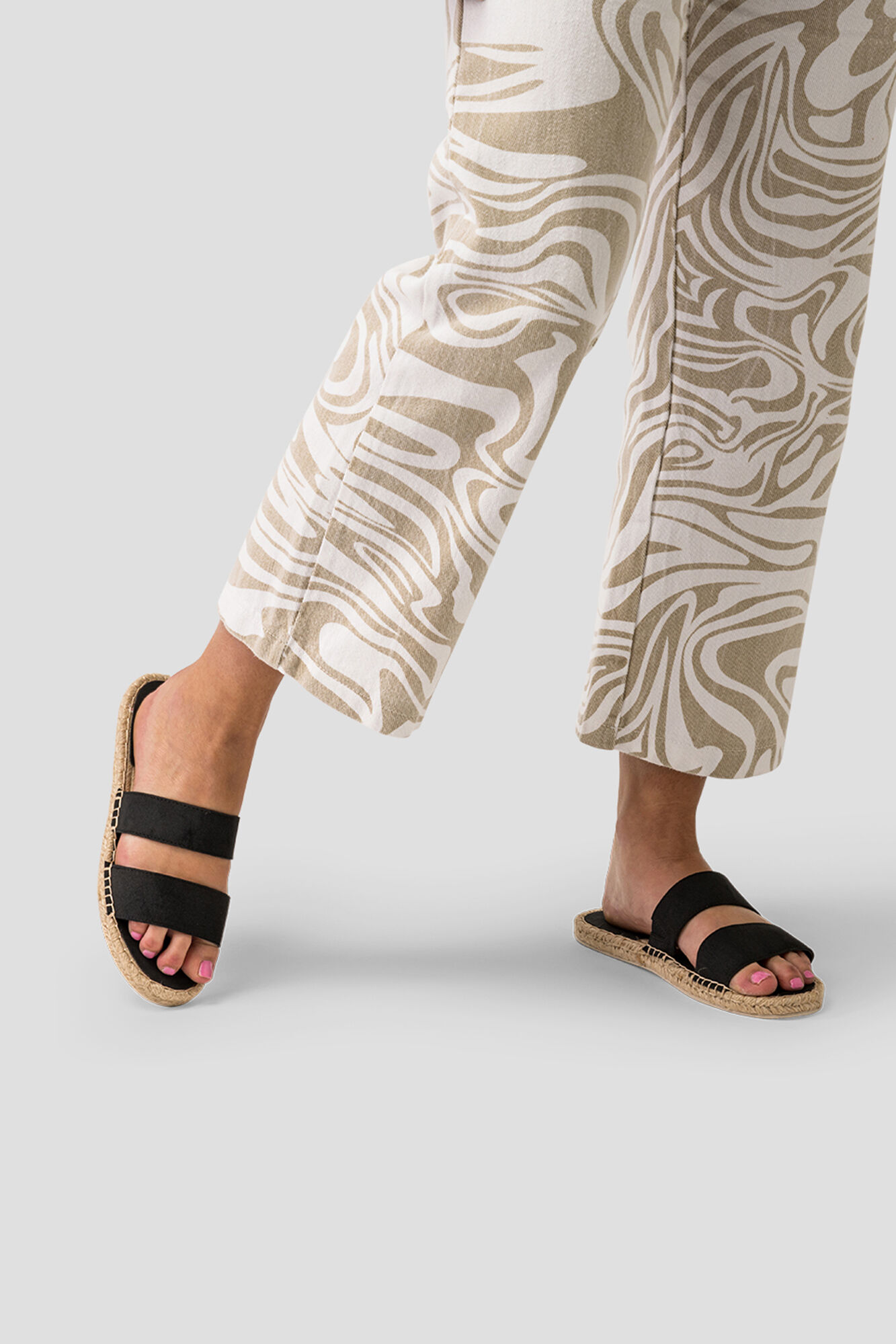 Paez Sand&aacute;lia Paez com Tiras em Camur&ccedil;a Vegana Areia