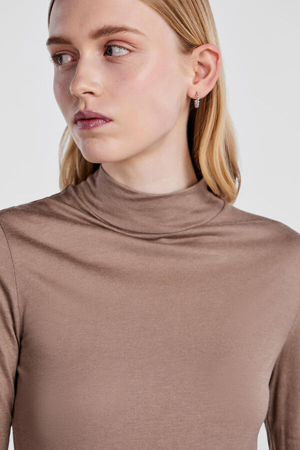 Pieces T-shirt b&aacute;sica em viscose cru