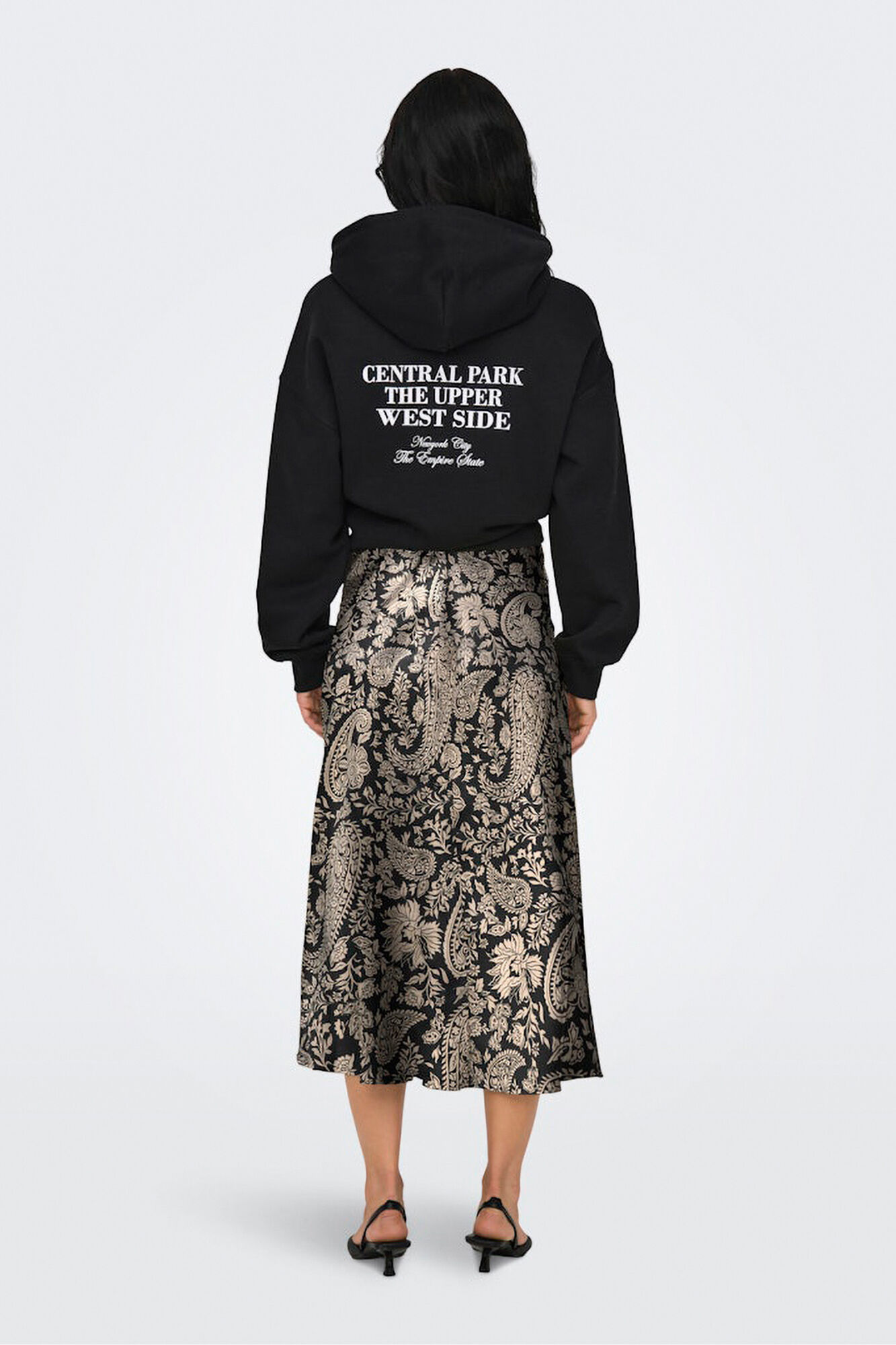 Only Falda midi sat&eacute;n
