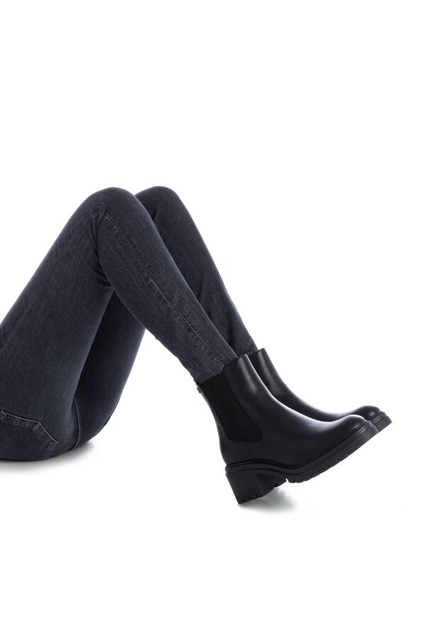 XTI Botin se&ntilde;ora tipo chelsea con tacon negro